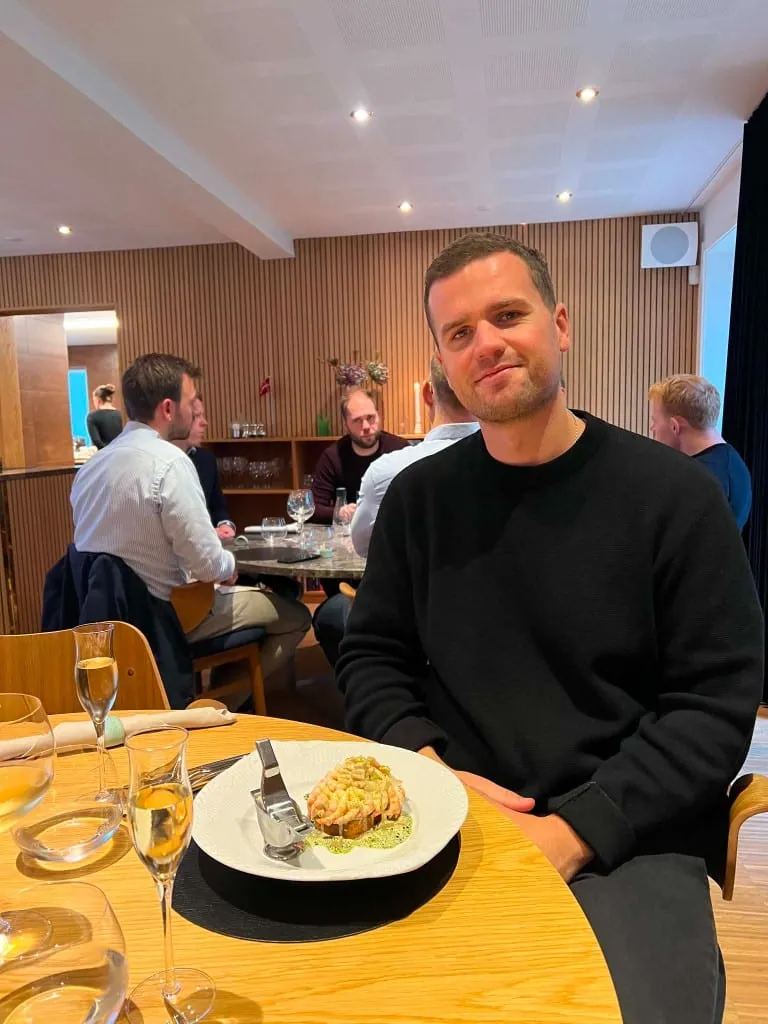 Halfdan Harring til middag på en restaurant i Aarhus